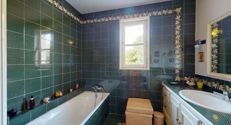 Périgord Noir – Élégante maison avec piscine et jardin arboré à Montignac-Lascaux.