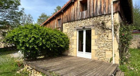 Périgord Noir, maison au coeur d'un hameau, proche commerces et sites touristiques.