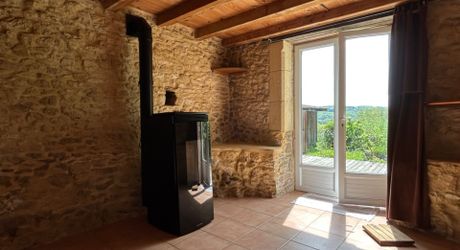 Périgord Noir, maison au coeur d'un hameau, proche commerces et sites touristiques.