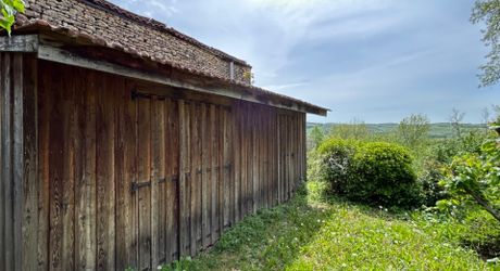 Périgord Noir, maison au coeur d'un hameau, proche commerces et sites touristiques.