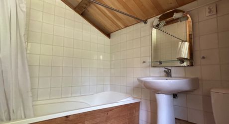 Périgord Noir, maison au coeur d'un hameau, proche commerces et sites touristiques.