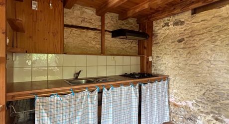 Périgord Noir, maison au coeur d'un hameau, proche commerces et sites touristiques.