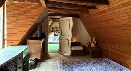Dans MONTIGNAC-LASCAUX,  jolie maison en pierre à rénover avec jardin d'environ 600 m².