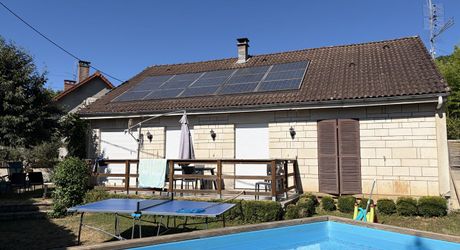 A MONTIGNAC, maison avec gîte sur terrain de 500 m² avec piscine hors-sol.