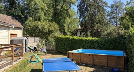 A MONTIGNAC, maison avec gîte sur terrain de 500 m² avec piscine hors-sol.