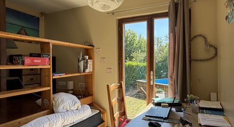 A MONTIGNAC, maison avec gîte sur terrain de 500 m² avec piscine hors-sol.