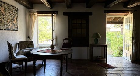 Ensemble typique situe dans un authentique du Périgord Noir, entre Sarlat et Montignac.