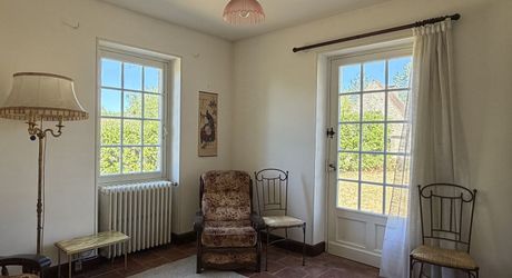 Ensemble typique situe dans un authentique du Périgord Noir, entre Sarlat et Montignac.
