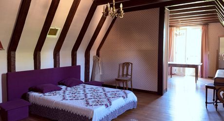 Ensemble typique situe dans un authentique du Périgord Noir, entre Sarlat et Montignac.