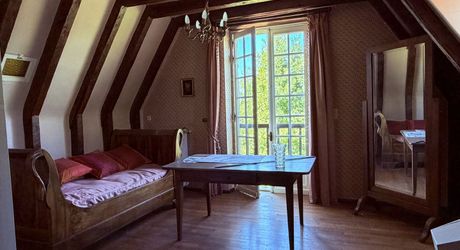 Ensemble typique situe dans un authentique du Périgord Noir, entre Sarlat et Montignac.