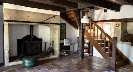Ensemble typique situe dans un authentique du Périgord Noir, entre Sarlat et Montignac.