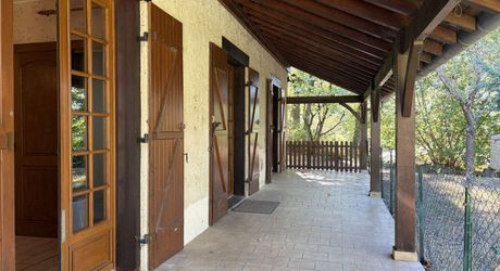 A quiet house situated 2 minutes from the centre of Montignac-Lascaux.