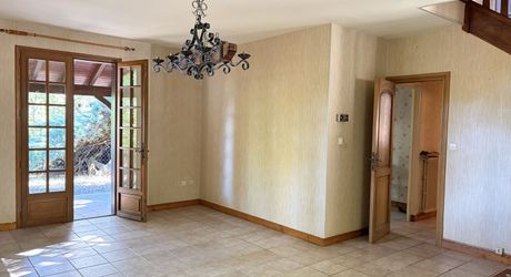 A quiet house situated 2 minutes from the centre of Montignac-Lascaux.
