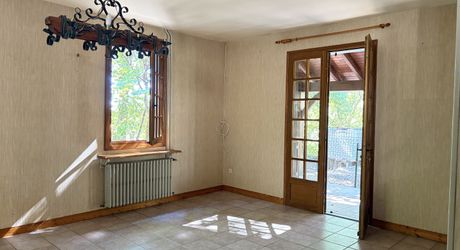 A quiet house situated 2 minutes from the centre of Montignac-Lascaux.