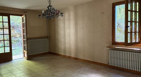 A quiet house situated 2 minutes from the centre of Montignac-Lascaux.