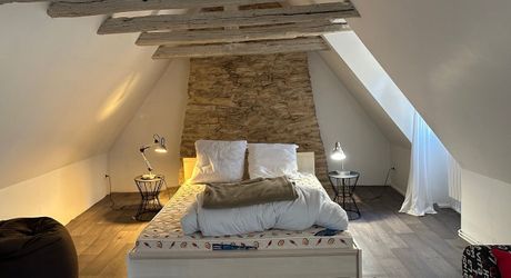 Périgord noir, à 20 minutes de Montignac-Lascaux, belle périgourdine rénovée, avec piscine chauffée sur terrain attenant.
