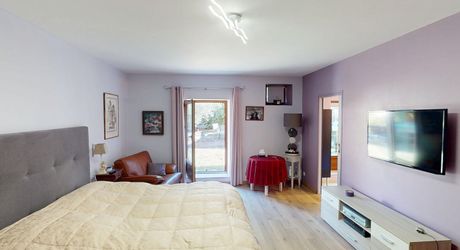 Dans un cadre exceptionel , propriété de caractère composée d'une maison prinicpale de 344 m² habitables, un gîte, des dépendances, d'une piscine et 4 ha de terrain.