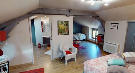 Dans un cadre exceptionel , propriété de caractère composée d'une maison prinicpale de 344 m² habitables, un gîte, des dépendances, d'une piscine et 4 ha de terrain.