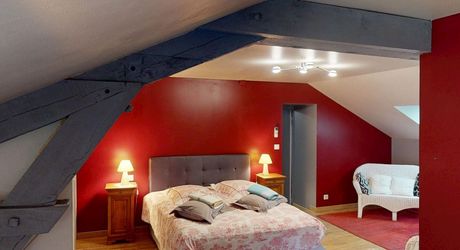 Dans un cadre exceptionel , propriété de caractère composée d'une maison prinicpale de 344 m² habitables, un gîte, des dépendances, d'une piscine et 4 ha de terrain.