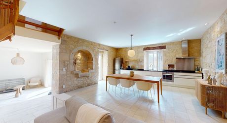 Magnifique maison de vacances avec cour et piscine.