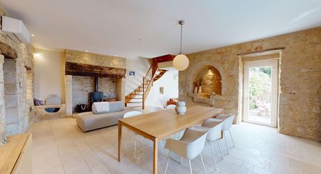 Magnifique maison de vacances avec cour et piscine.