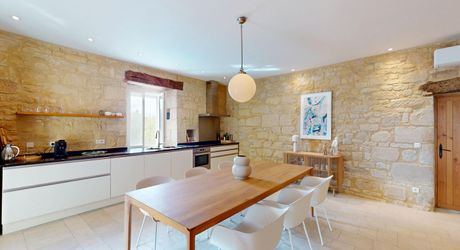 Magnifique maison de vacances avec cour et piscine.