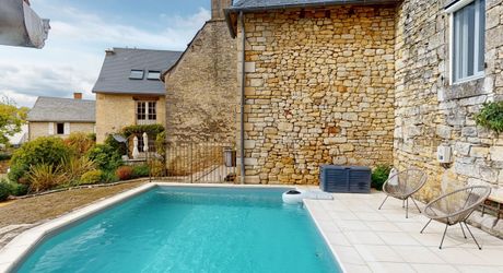 Magnifique maison de vacances avec cour et piscine.