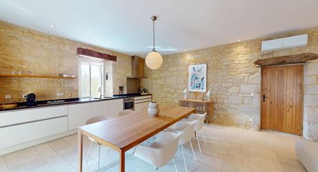 Magnifique maison de vacances avec cour et piscine.