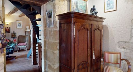 Maison de caractère avec dépendances dans un hameau authentique en Périgord Noir.