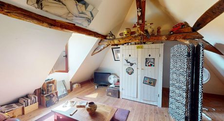 Maison de caractère avec dépendances dans un hameau authentique en Périgord Noir.