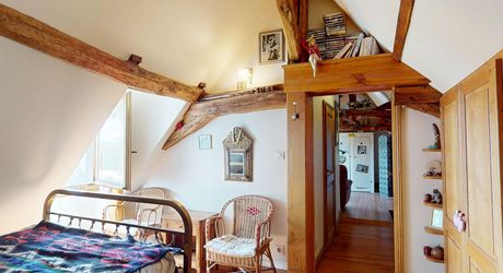 Maison de caractère avec dépendances dans un hameau authentique en Périgord Noir.
