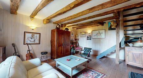 Maison de caractère avec dépendances dans un hameau authentique en Périgord Noir.