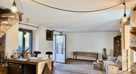 Maison de village authentique rénovée avec cour. 