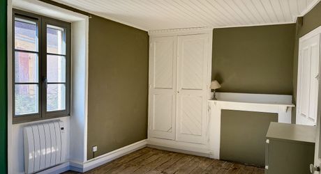 Maison de village authentique rénovée avec cour. 