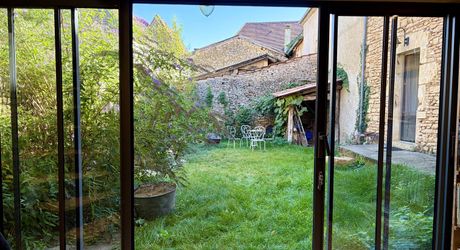 Maison de village authentique rénovée avec cour. 