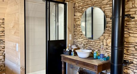 Maison de village authentique rénovée avec cour. 