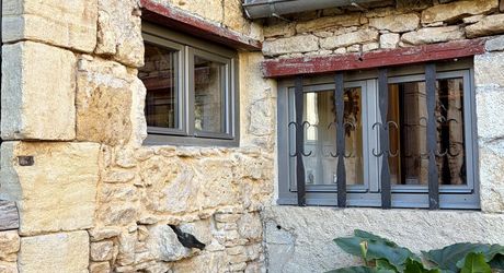 Maison de village authentique rénovée avec cour. 