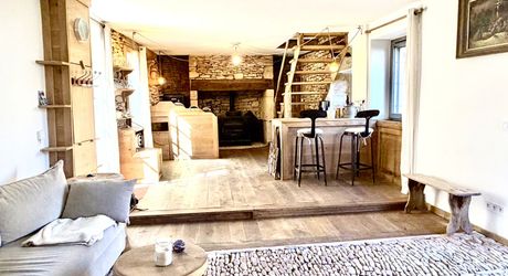 Maison de village authentique rénovée avec cour. 
