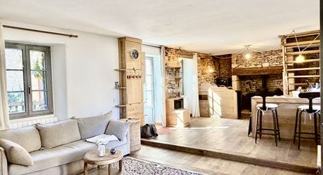 Maison de village authentique rénovée avec cour. 