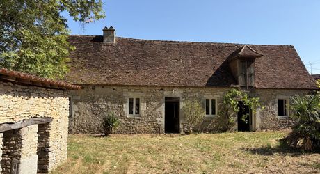 Maison de caractère à rénover avec un beau jardin. À saisir!