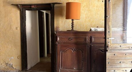 Maison de caractère à rénover avec un beau jardin. À saisir!