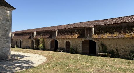 Domaine d’environ 40 hectares en Périgord Noir composé du Manoir, d’une métairie et d’importantes dépendances.