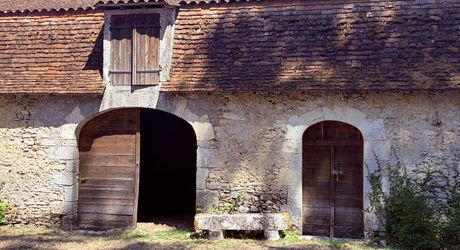 Domaine d’environ 40 hectares en Périgord Noir composé du Manoir, d’une métairie et d’importantes dépendances.