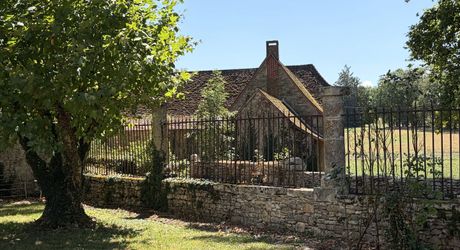 Domaine d’environ 40 hectares en Périgord Noir composé du Manoir, d’une métairie et d’importantes dépendances.