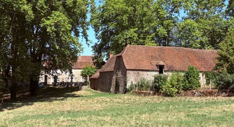 Domaine d’environ 40 hectares en Périgord Noir composé du Manoir, d’une métairie et d’importantes dépendances.