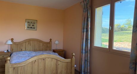 Sur les hauteurs de MONTIGNAC-LASCAUX, au calme, maison d'environ 133 m² habitables sur 1600 m² de jardin clos.