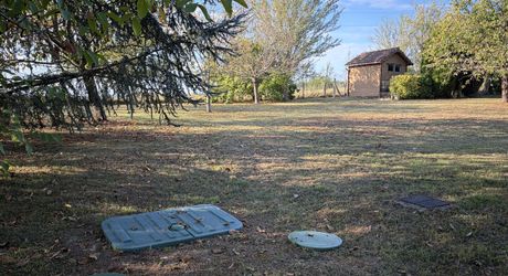 Sur les hauteurs de MONTIGNAC-LASCAUX, au calme, maison d'environ 133 m² habitables sur 1600 m² de jardin clos.