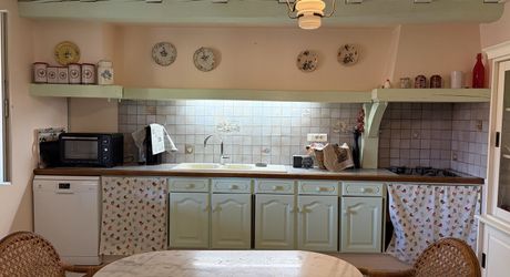 Sur les hauteurs de MONTIGNAC-LASCAUX, au calme, maison d'environ 133 m² habitables sur 1600 m² de jardin clos.
