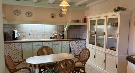 Sur les hauteurs de MONTIGNAC-LASCAUX, au calme, maison d'environ 133 m² habitables sur 1600 m² de jardin clos.