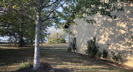 Sur les hauteurs de MONTIGNAC-LASCAUX, au calme, maison d'environ 133 m² habitables sur 1600 m² de jardin clos.